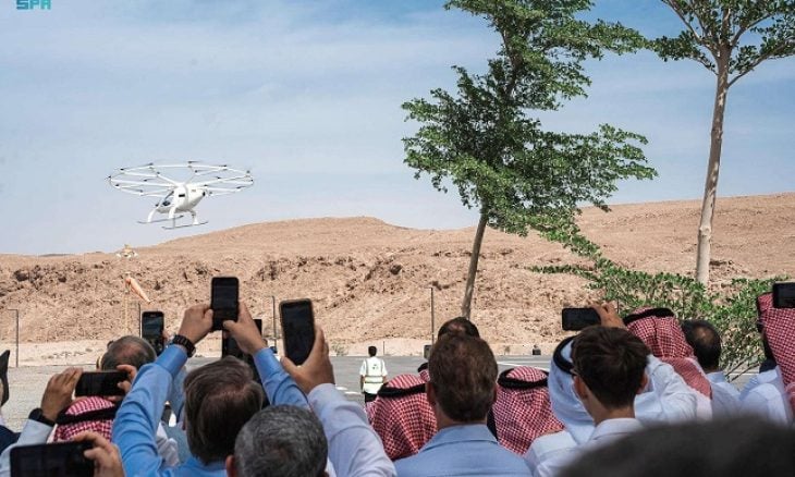 تاکسی هوایی عربستان سعودی بلند شد، نمایش هواپیمای بدون سرنشین رکورد زد